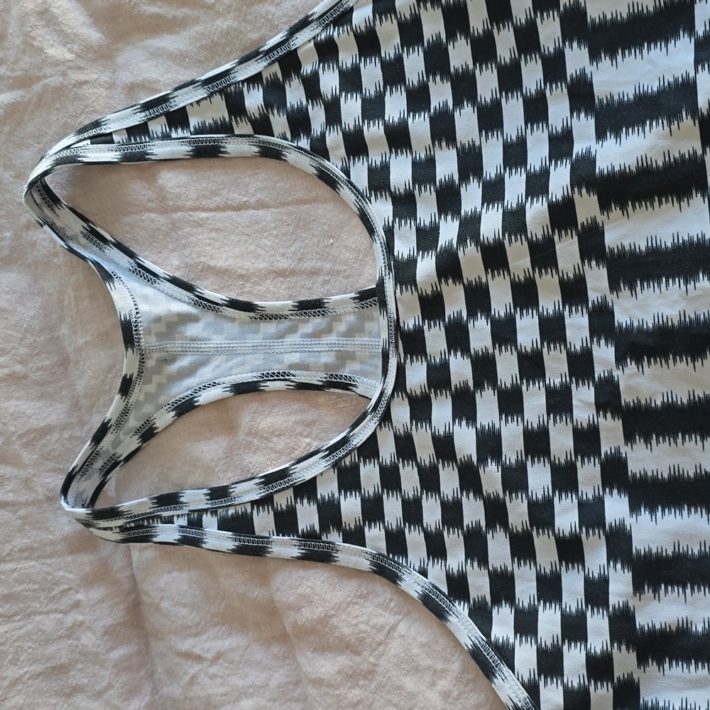Nike Dri-Fit Workout Tank Size Medium - Picture 3 of 5